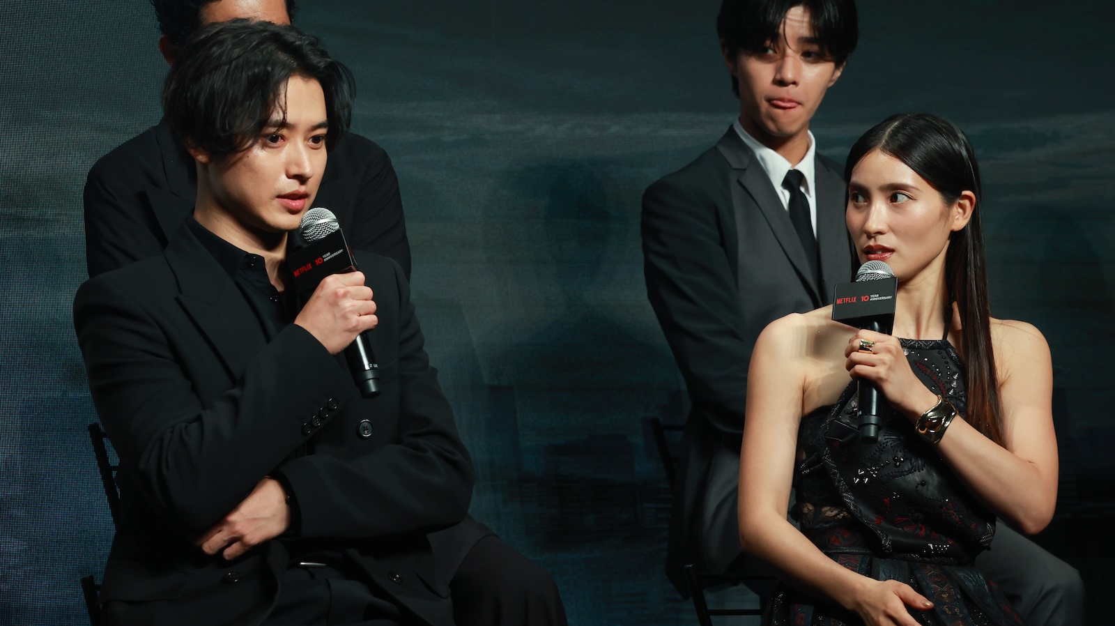 Netflixシリーズ『今際の国のアリス』グローバルファンイベントに登壇した
山﨑賢人、土屋太鳳