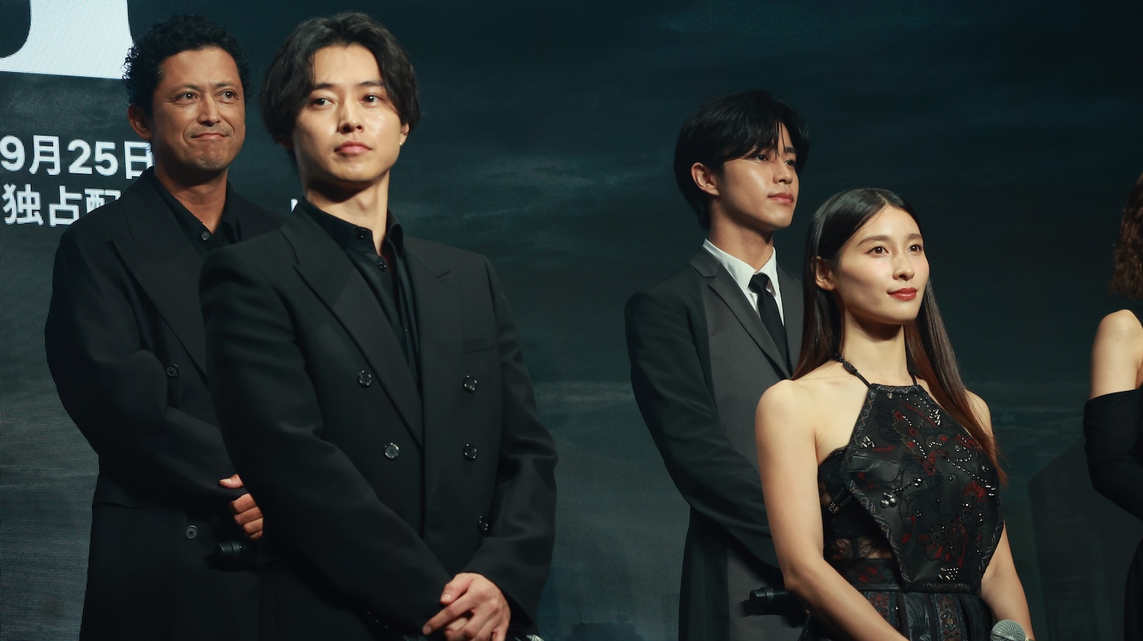 Netflixシリーズ『今際の国のアリス』グローバルファンイベントに登壇した山﨑賢人、土屋太鳳