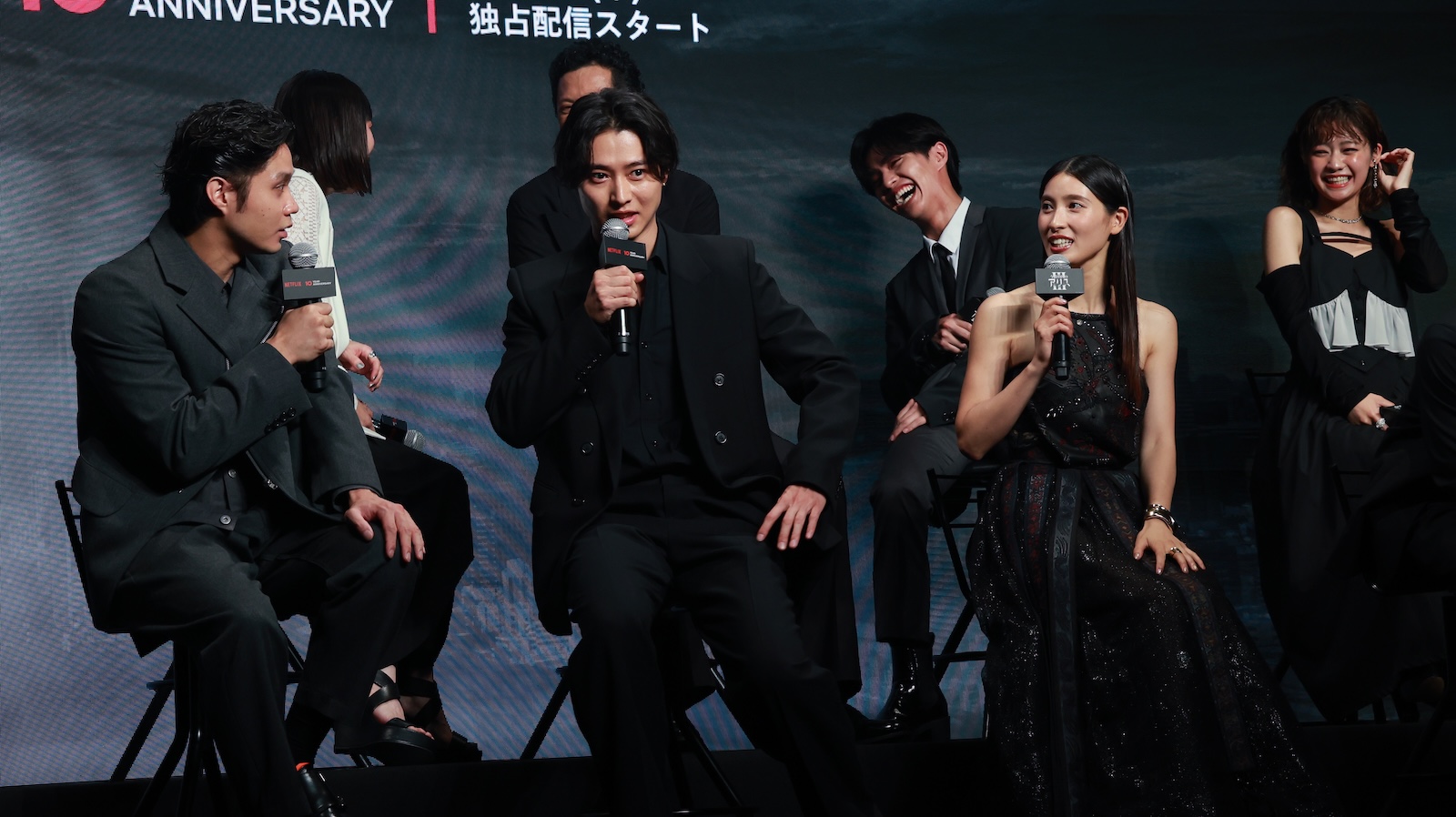 Netflixシリーズ『今際の国のアリス』グローバルファンイベントに登壇した山﨑賢人、土屋太鳳、磯村勇斗