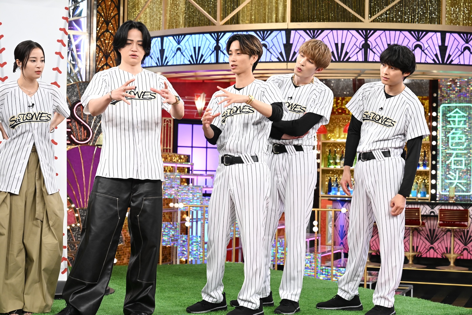 『Golden SixTONES』に出演する広瀬すず、菊池風磨、田中樹、ジェシー、松村北斗