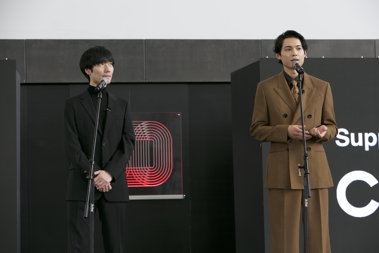 実写映画『秒速5センチメートル』第30回釜山国際映画祭野外グリーティングに登壇した松村北斗（SixTONES）と奥山由之監督