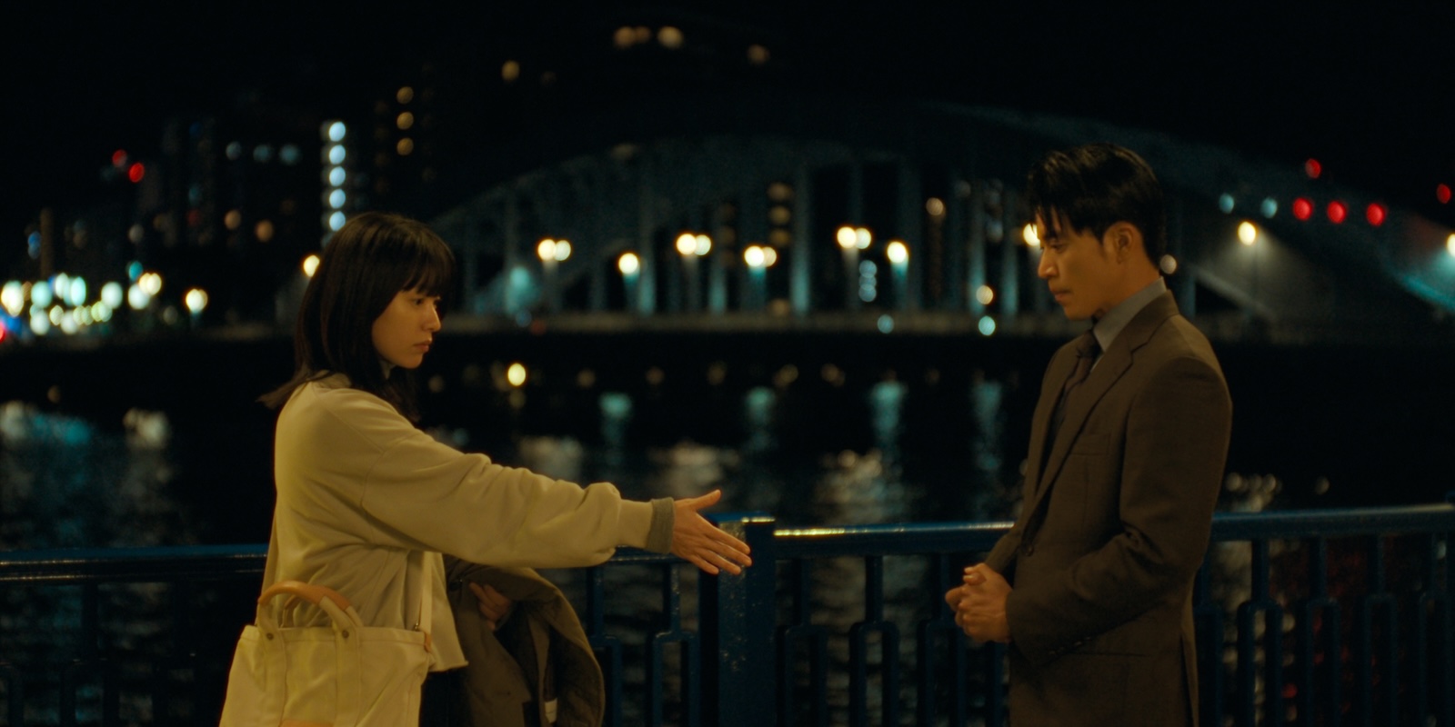 Netflixシリーズ『匿名の恋人たち』に出演する小栗旬、ハン・ヒョジュ