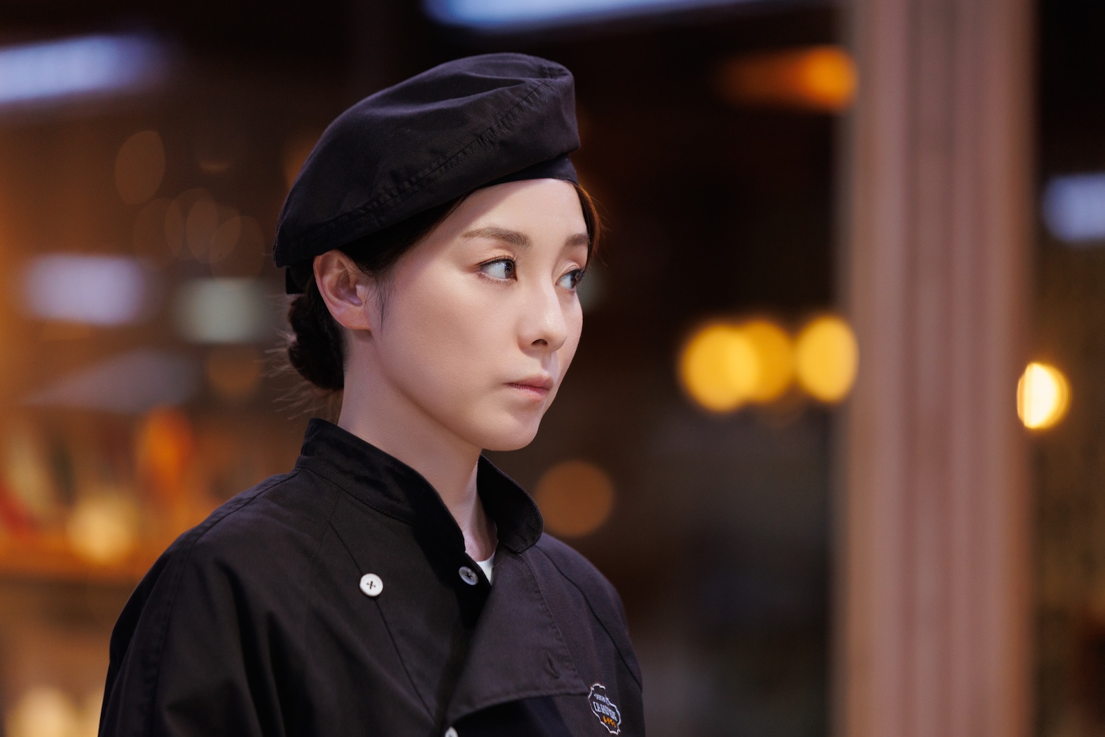 Netflixシリーズ『匿名の恋人たち』に出演する伊藤歩