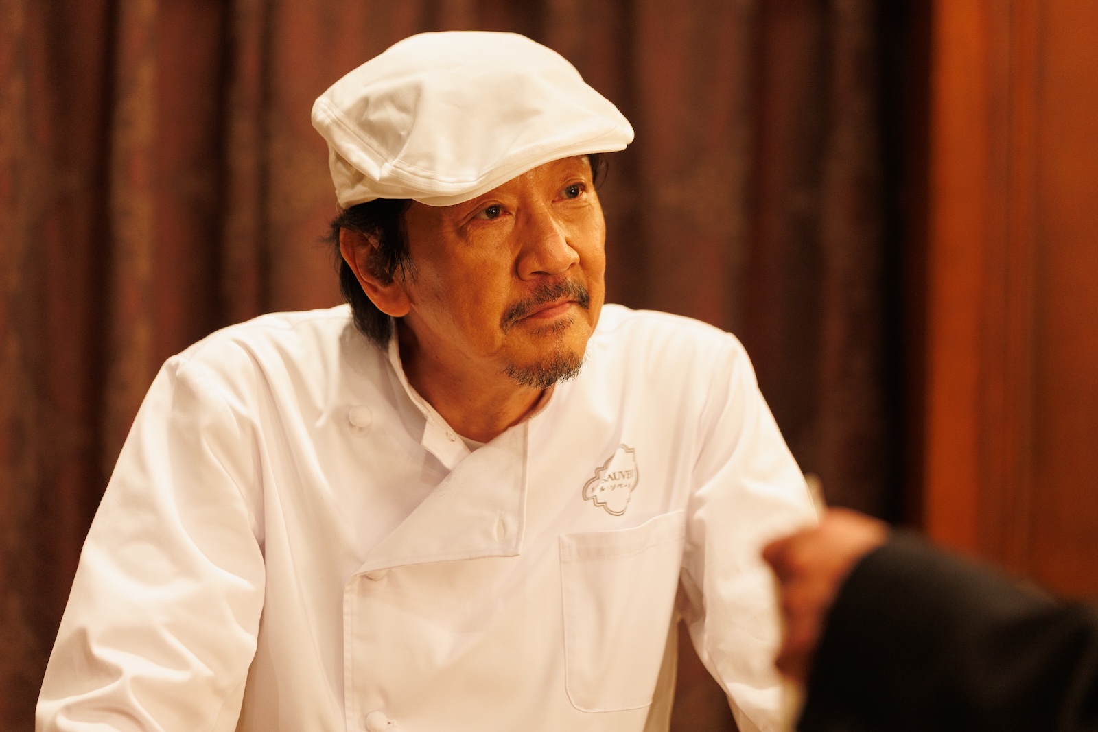 Netflixシリーズ『匿名の恋人たち』に出演する奥田瑛二