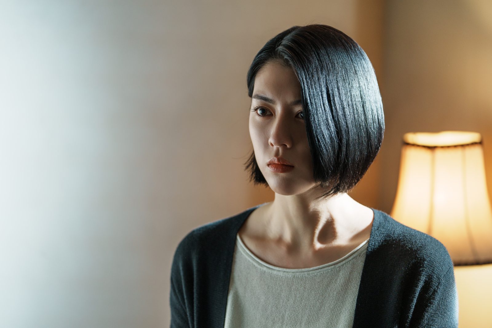 Netflixシリーズ『今際の国のアリス』に出演する三吉彩花
