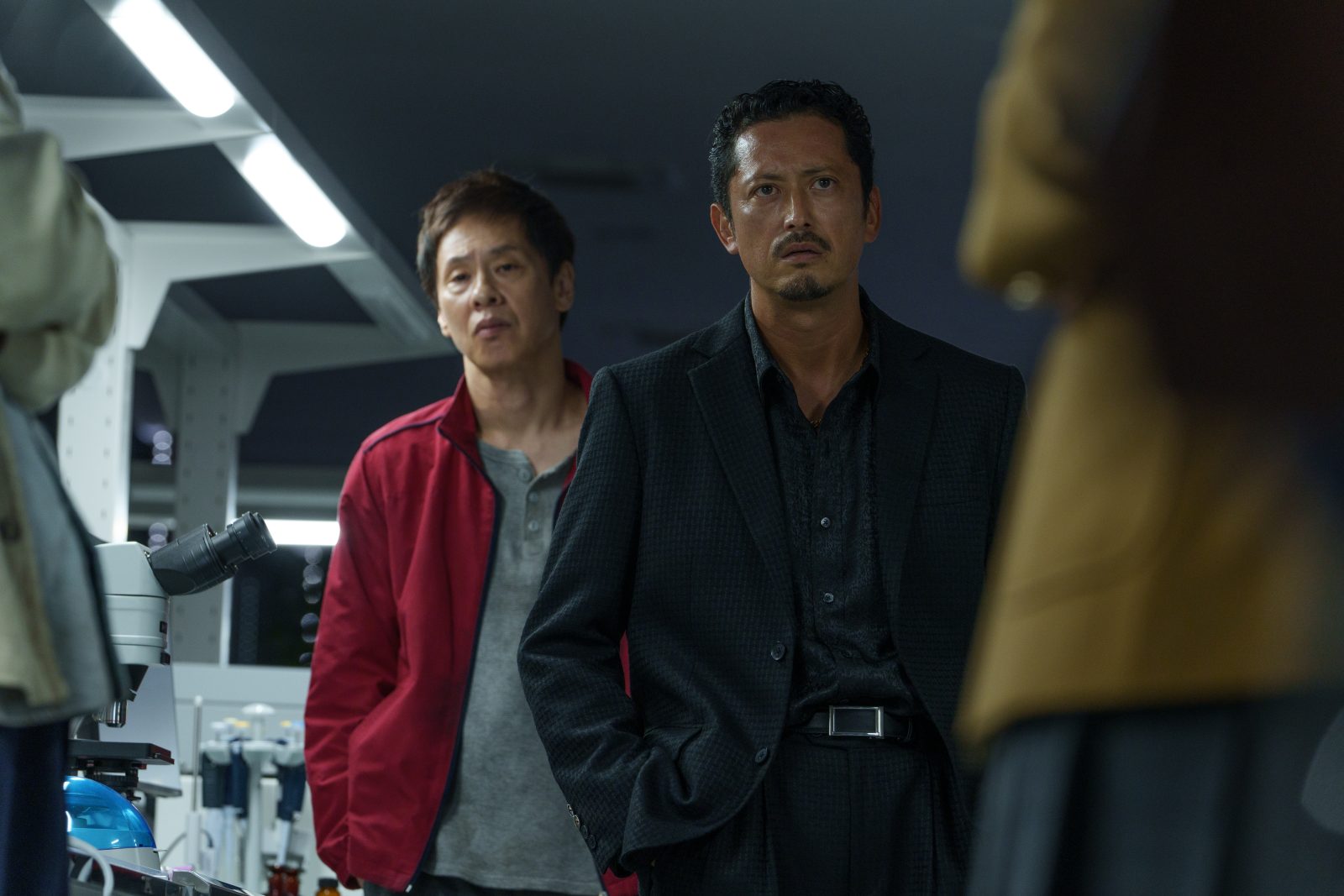 Netflixシリーズ『今際の国のアリス』に出演する大倉孝二、池内博之