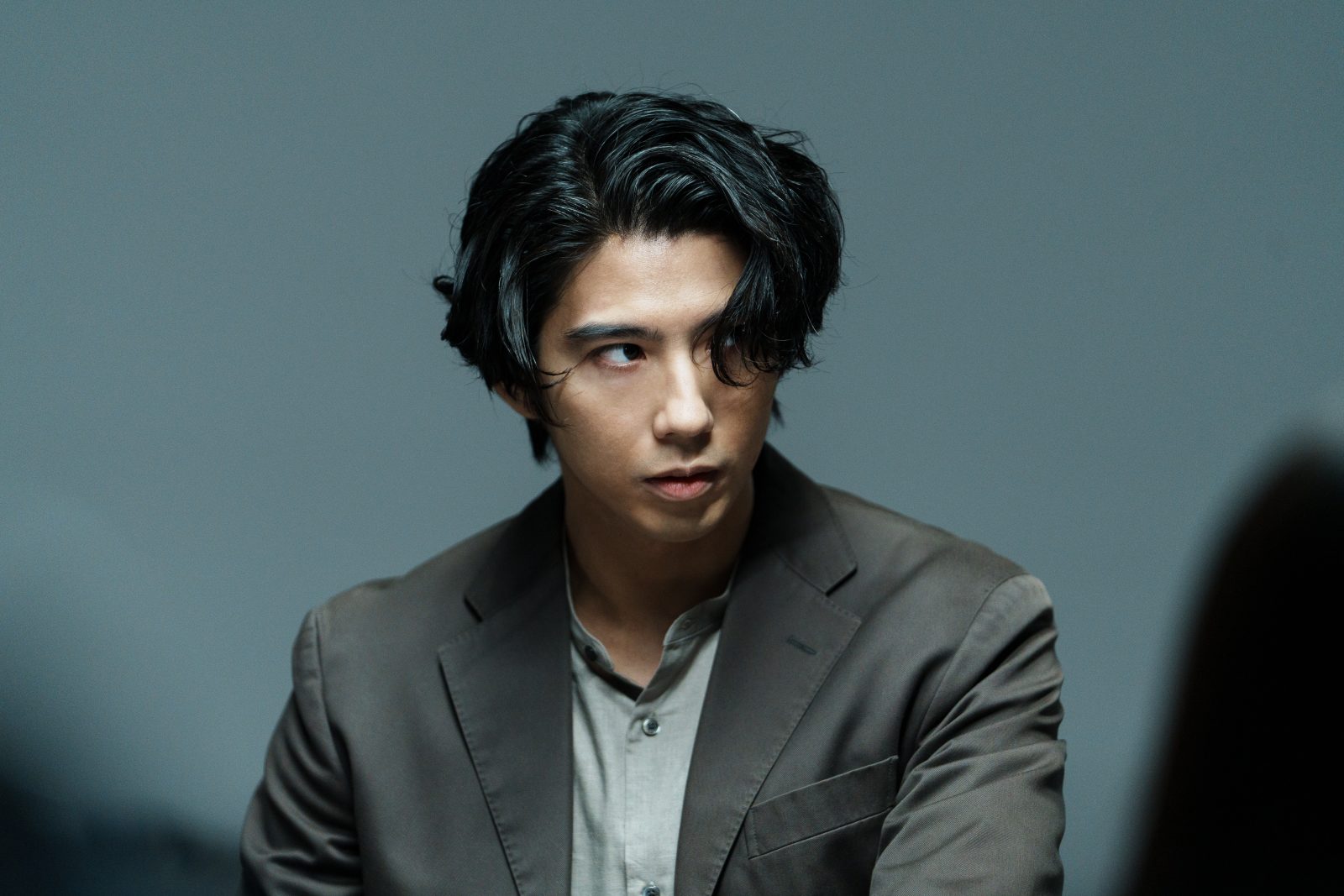 Netflixシリーズ『今際の国のアリス』に出演する賀来賢人
