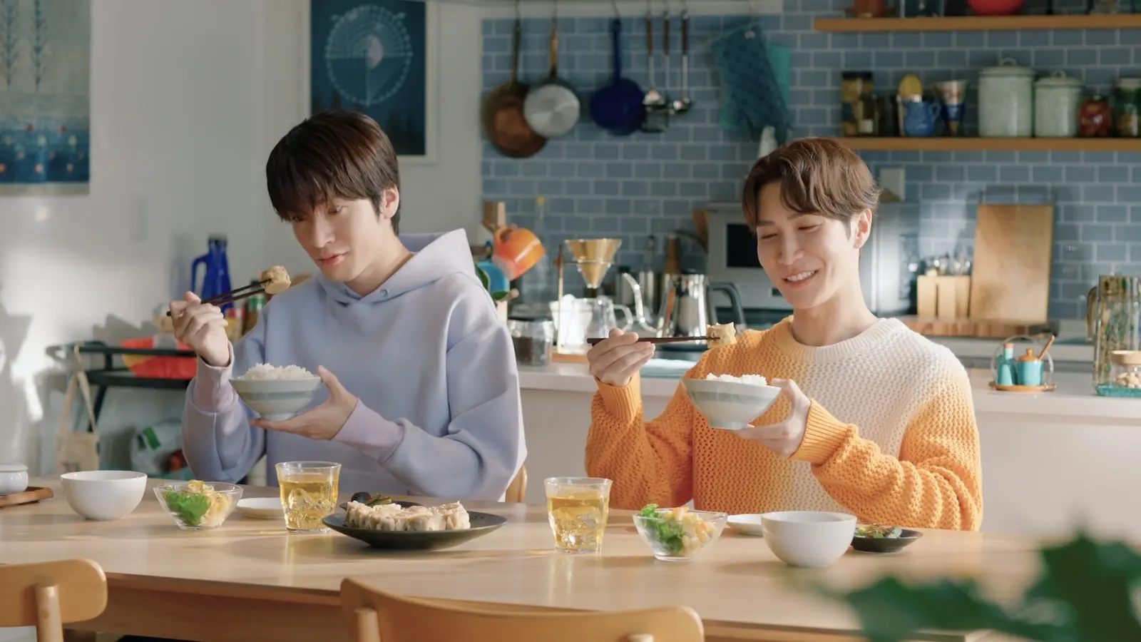 Snow Man・深澤辰哉&渡辺翔太 大阪王将の新CMが9月25日から放送