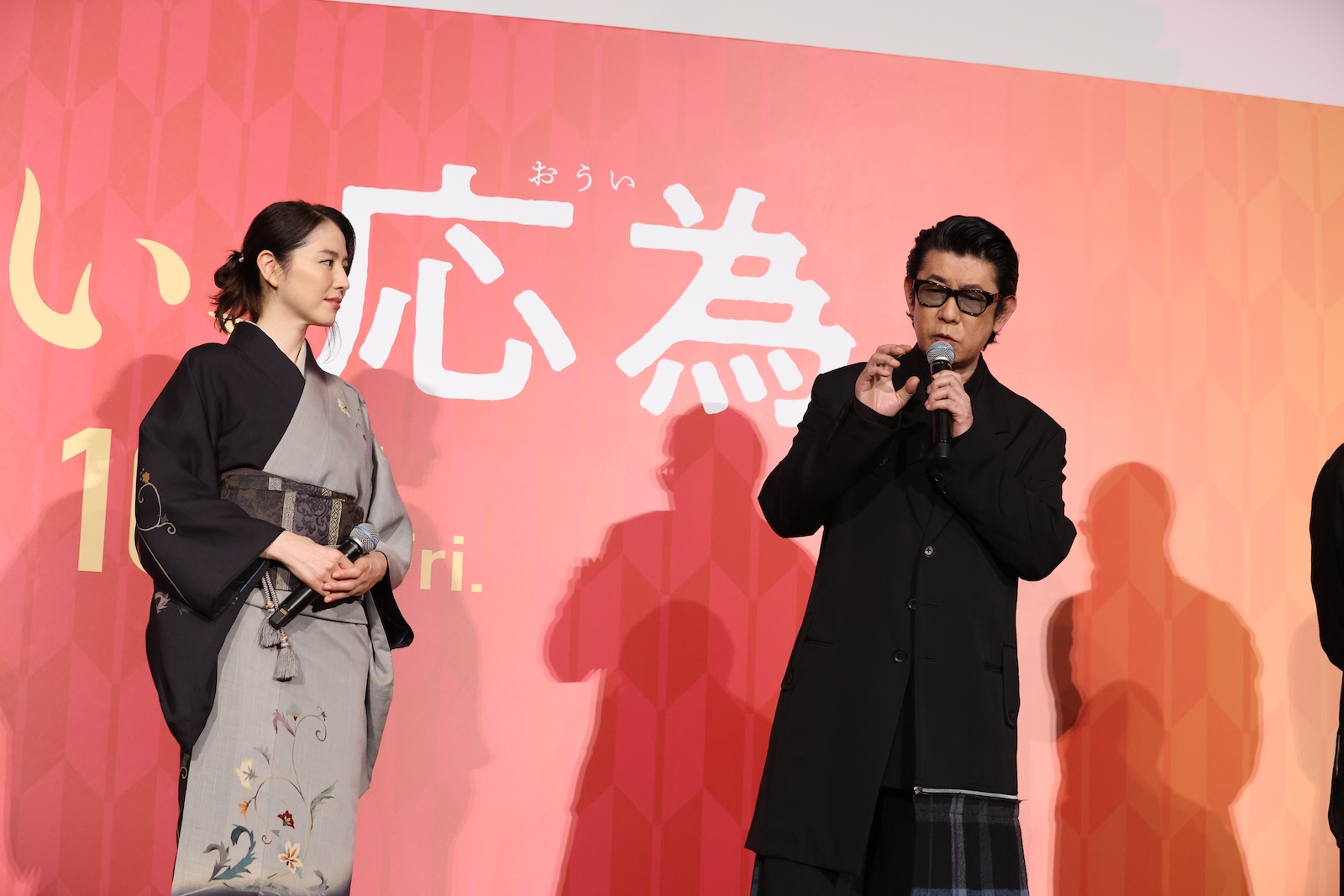 映画『おーい、応為』の完成披露上映会に登壇した長澤まさみ、永瀬正敏