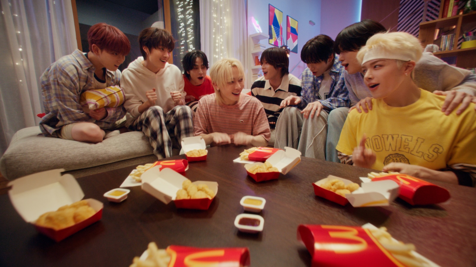 コカ・コーラとマクドナルドがコラボした新WEBCMに出演した&TEAM