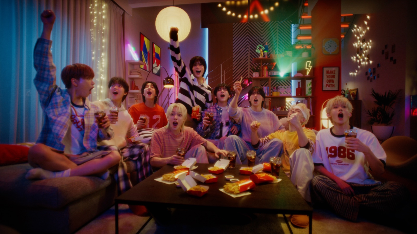 コカ・コーラとマクドナルドがコラボした新WEBCMに出演した&TEAM
