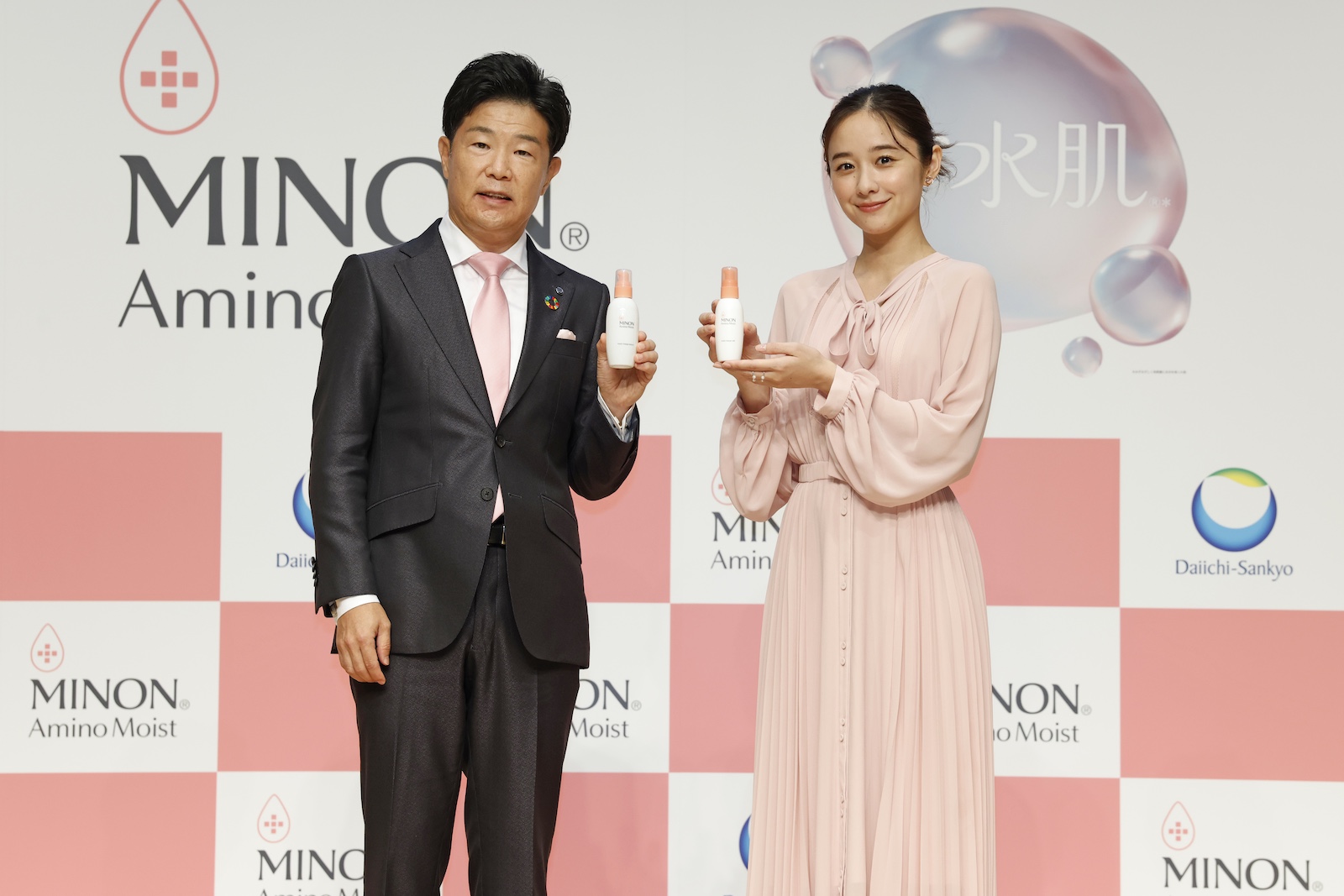 堀田真由の写真