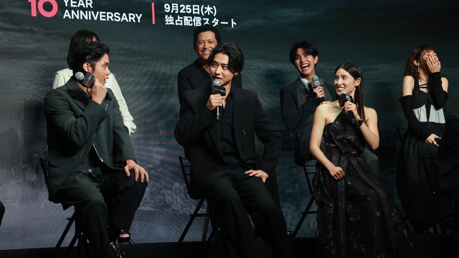 Netflixシリーズ『今際の国のアリス』グローバルファンイベントに登壇した磯村勇斗、山﨑賢人、土屋太鳳