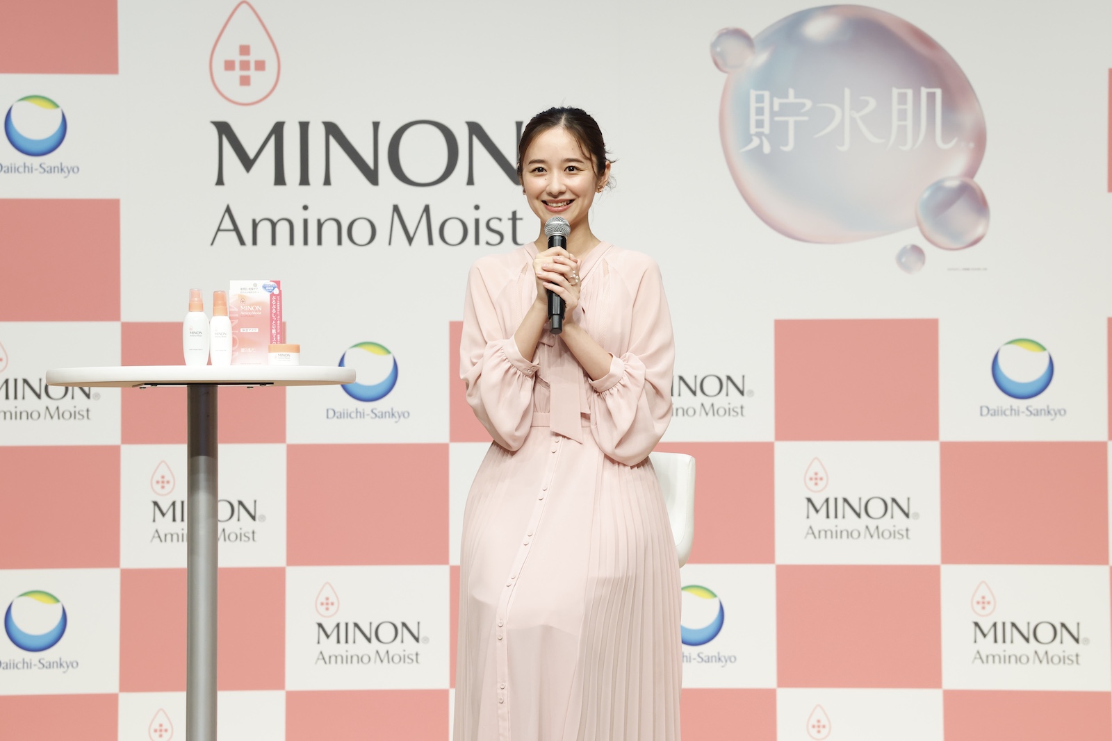 堀田真由の写真