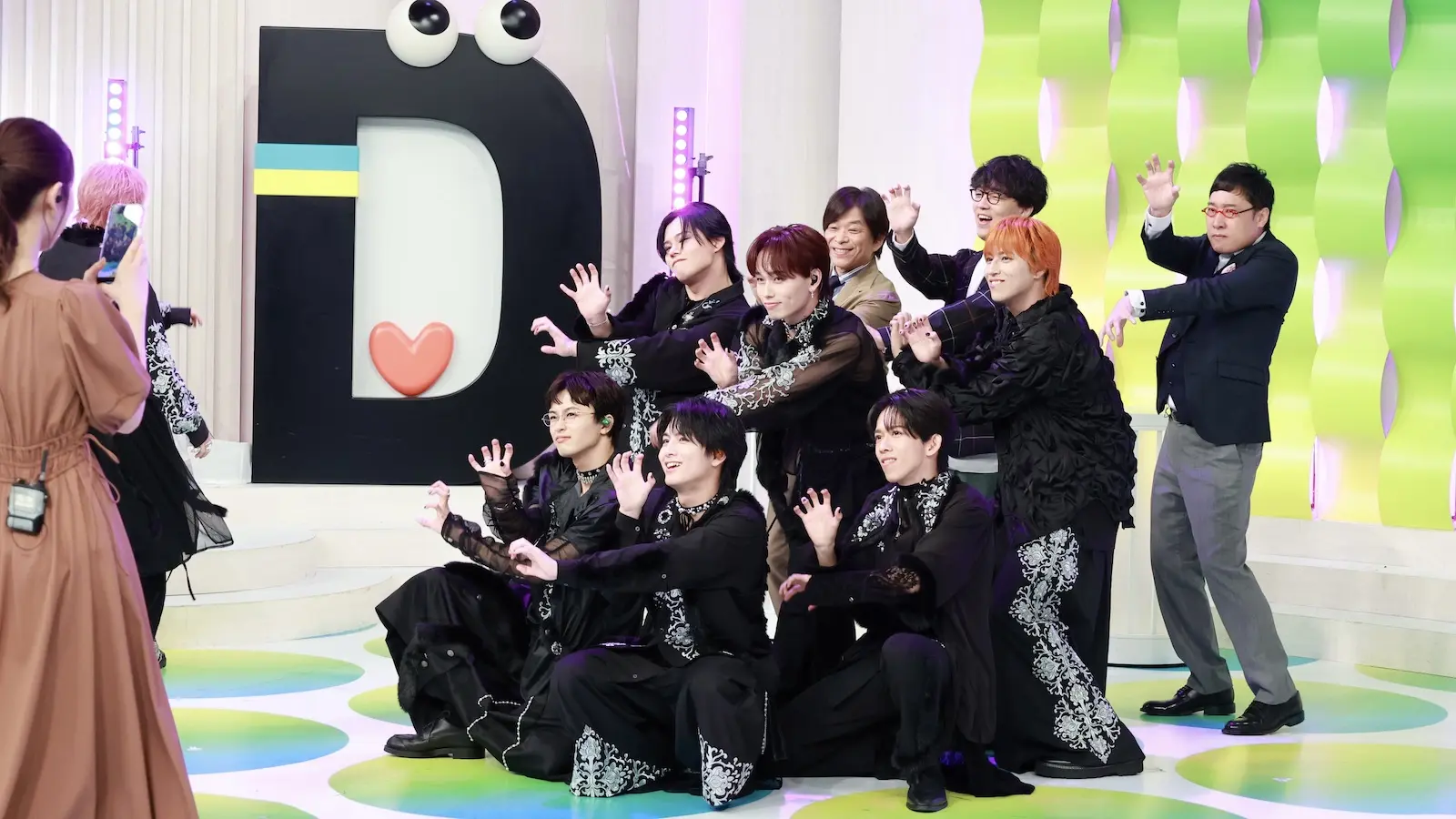 超特急、生放送中に“トレンド1位企画”に再び挑戦！“爪トゲダンス”で
