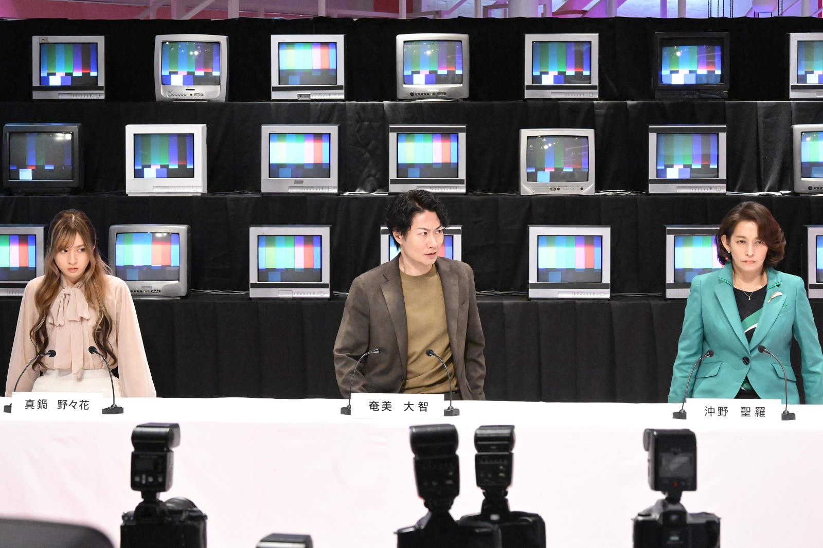 戸次重幸らの写真