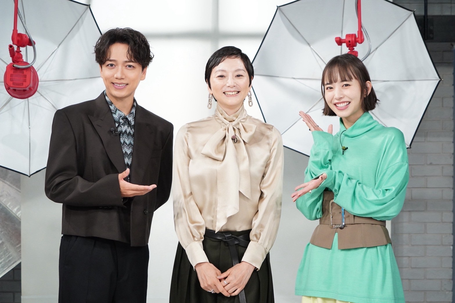 山崎育三郎、本上まなみ、井桁弘恵の写真