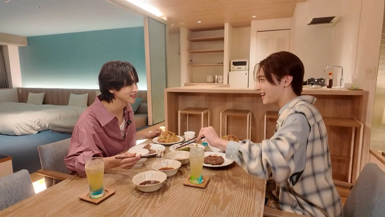 本多大夢&浜川路己が沖縄料理クッキングに挑戦！『宮古すば』を使った