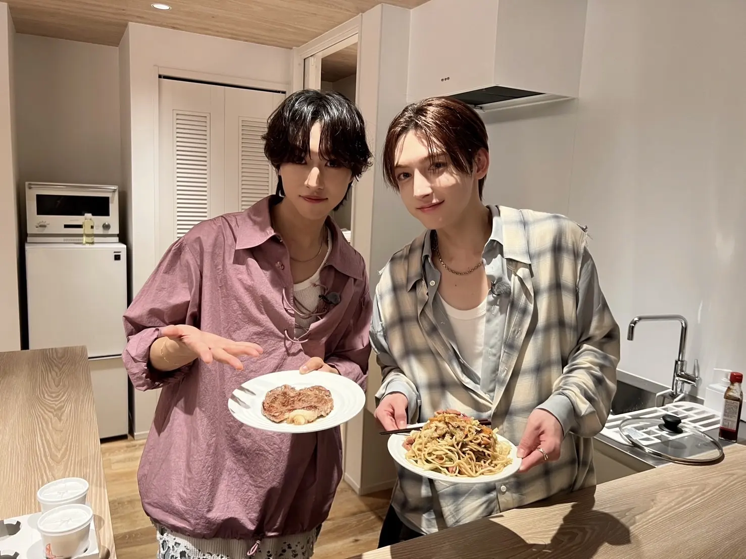 本多大夢&浜川路己が沖縄料理クッキングに挑戦！『宮古すば』を使った