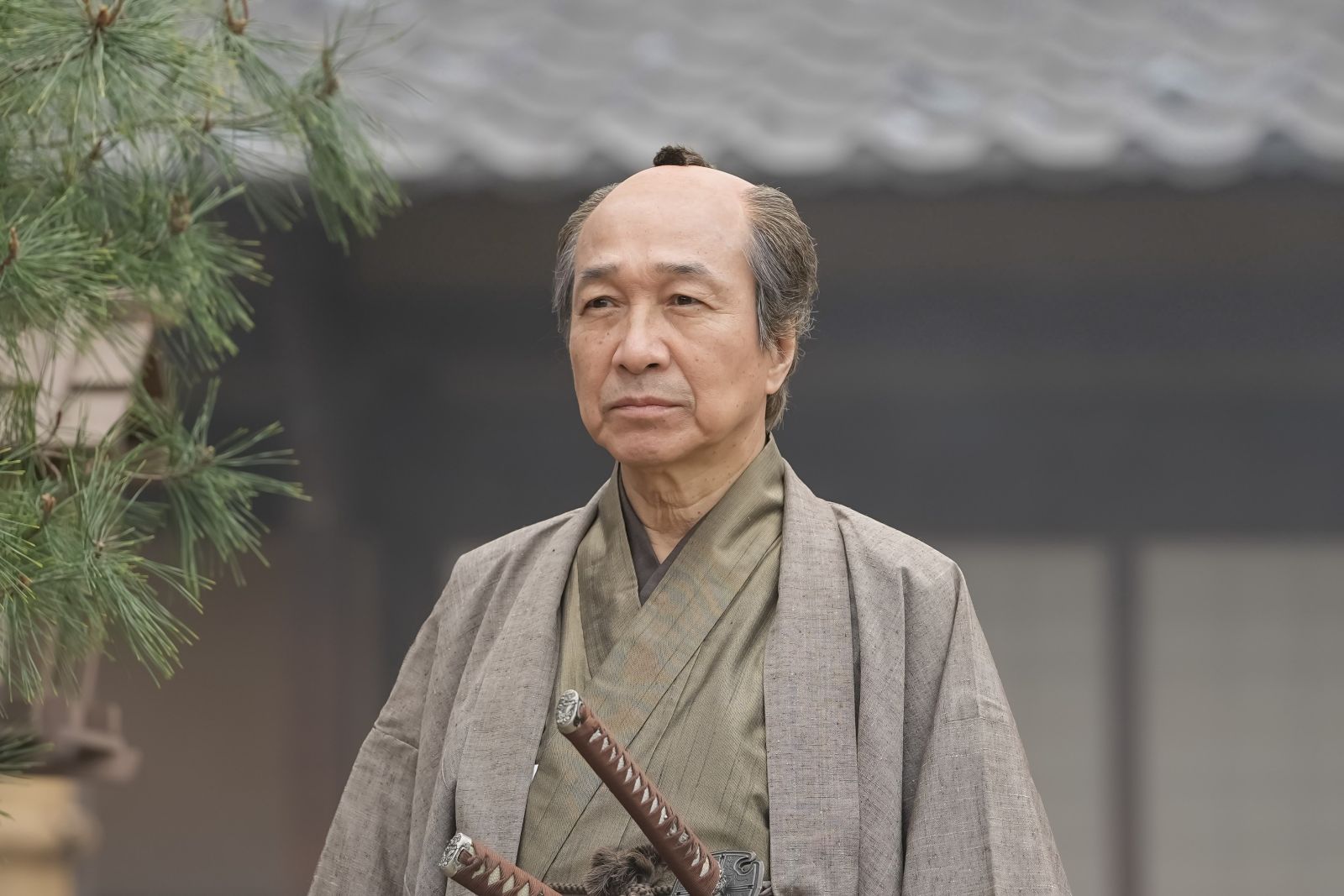 松野勘右衛門役・小日向文世の写真