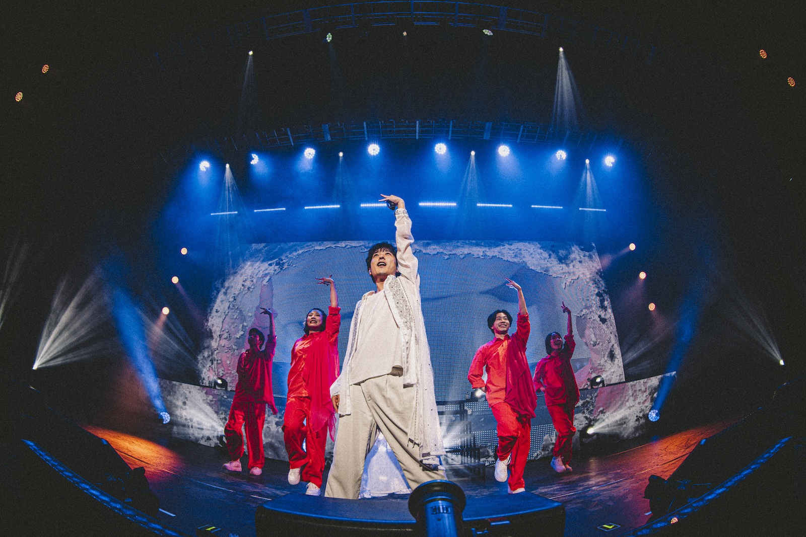 二宮和也が自身初となるファンクラブイベント『OFFICE NINO HOLDINGS FAN MEETING 2025 "Show Case"』の千秋楽公演を開催