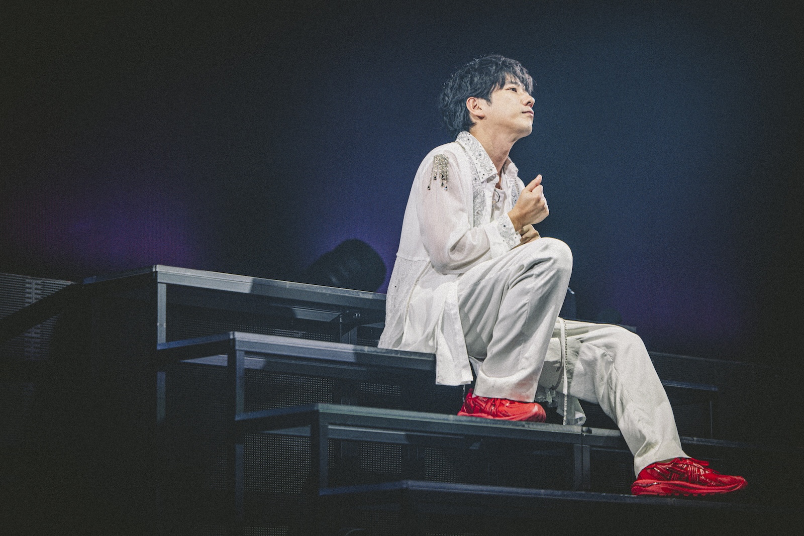 二宮和也が自身初となるファンクラブイベント『OFFICE NINO HOLDINGS FAN MEETING 2025 "Show Case"』の千秋楽公演を開催