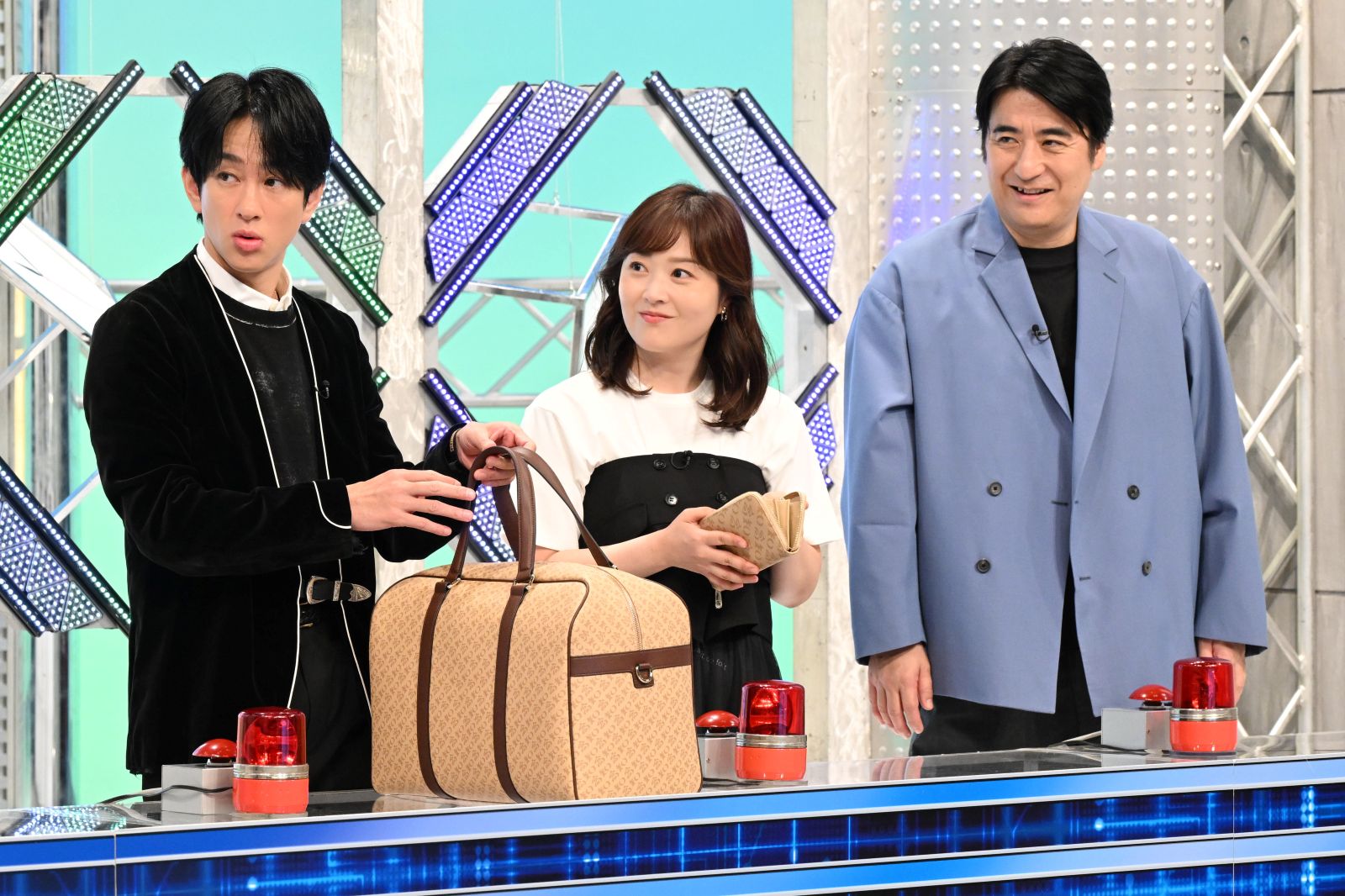 SUPER EIGHTの横山裕と水卜麻美と佐久間宣行の写真