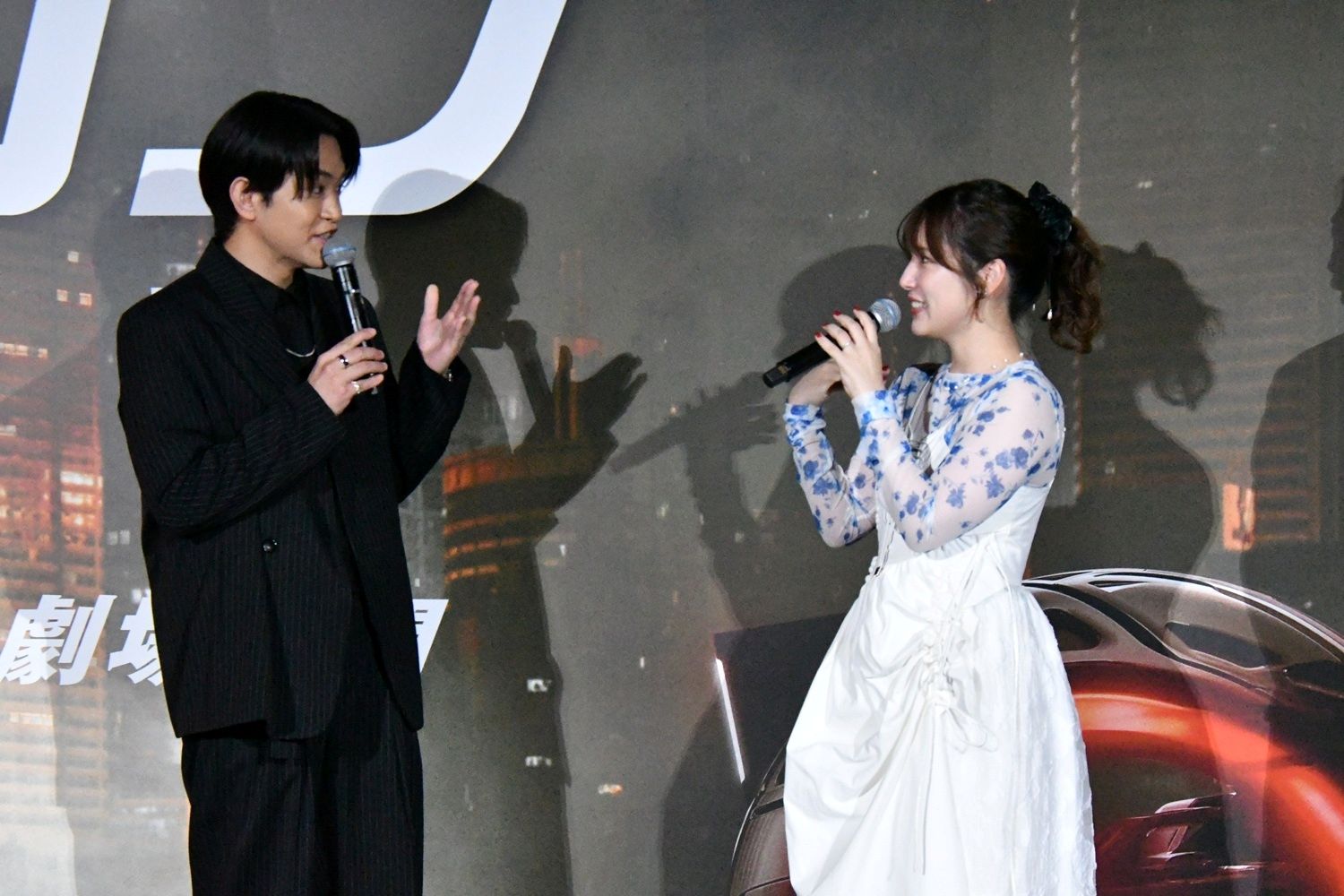 声優・内田真礼と石川界人の写真