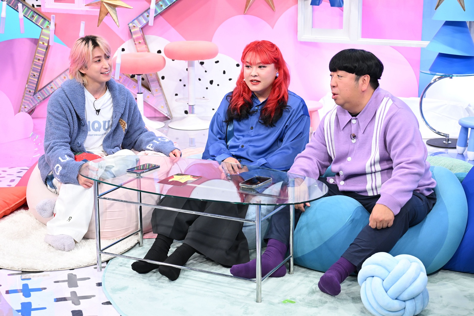 佐久間大介（Snow Man）、ぺえ、日村勇紀（バナナマン）の写真