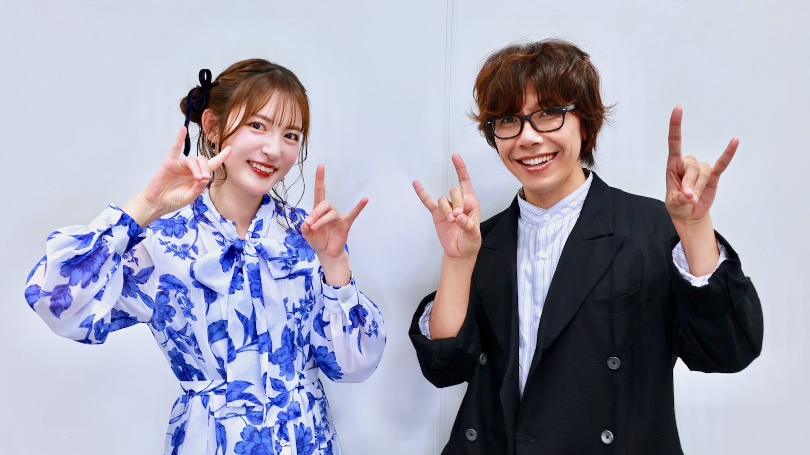 声優の小松未可子と佐藤拓也の写真