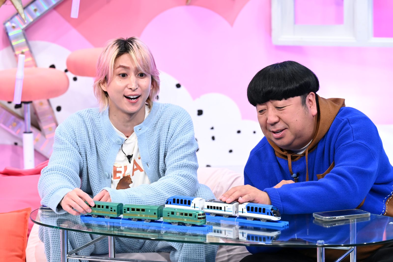 Snow Man佐久間大介とバナナマン日村勇紀の写真