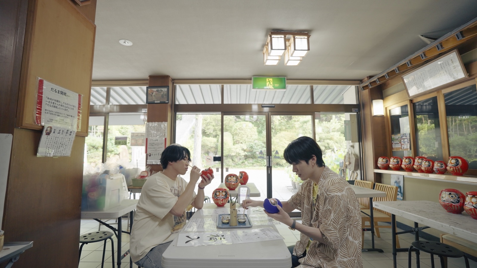『旅する Snow Man - Traveling with Snow Man -』に出演するSnow Man・深澤辰哉&宮舘涼太