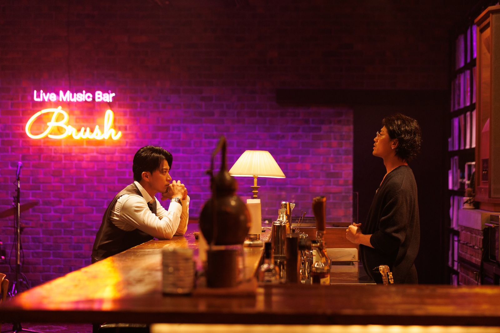 Netflixシリーズ『匿名の恋人たち』に出演する小栗旬、赤西仁