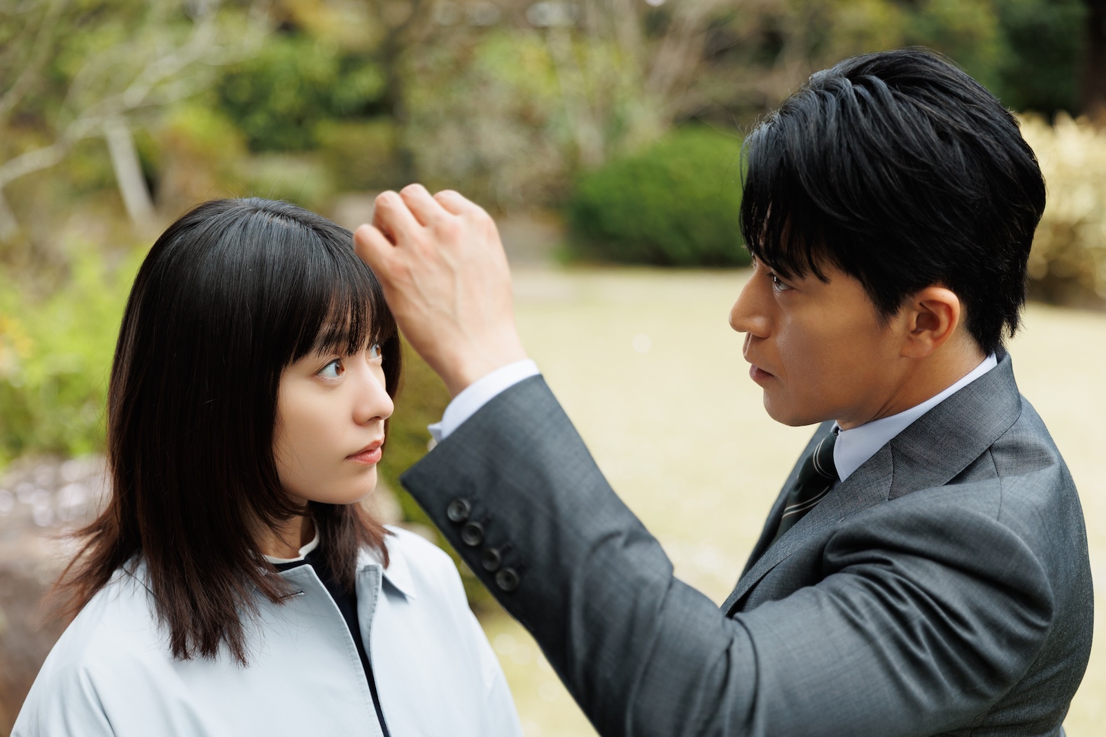 Netflixシリーズ『匿名の恋人たち』に出演する小栗旬、ハン・ヒョジュ