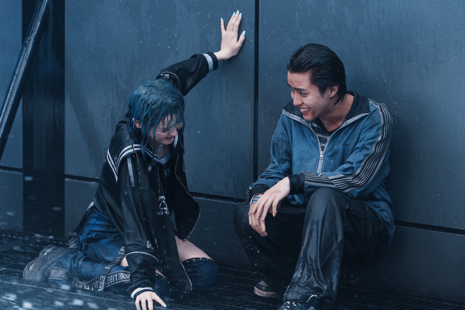 Netflixシリーズ『今際の国のアリス』に出演する玉城ティナ、醍醐虎汰朗