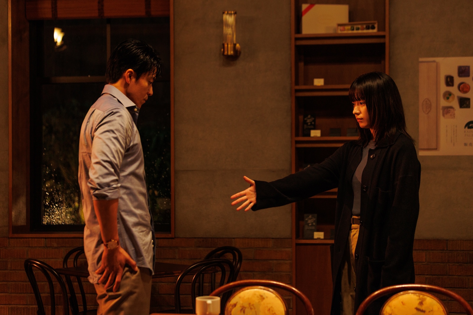 Netflixシリーズ『匿名の恋人たち』に出演する小栗旬&ハン・ヒョジュ