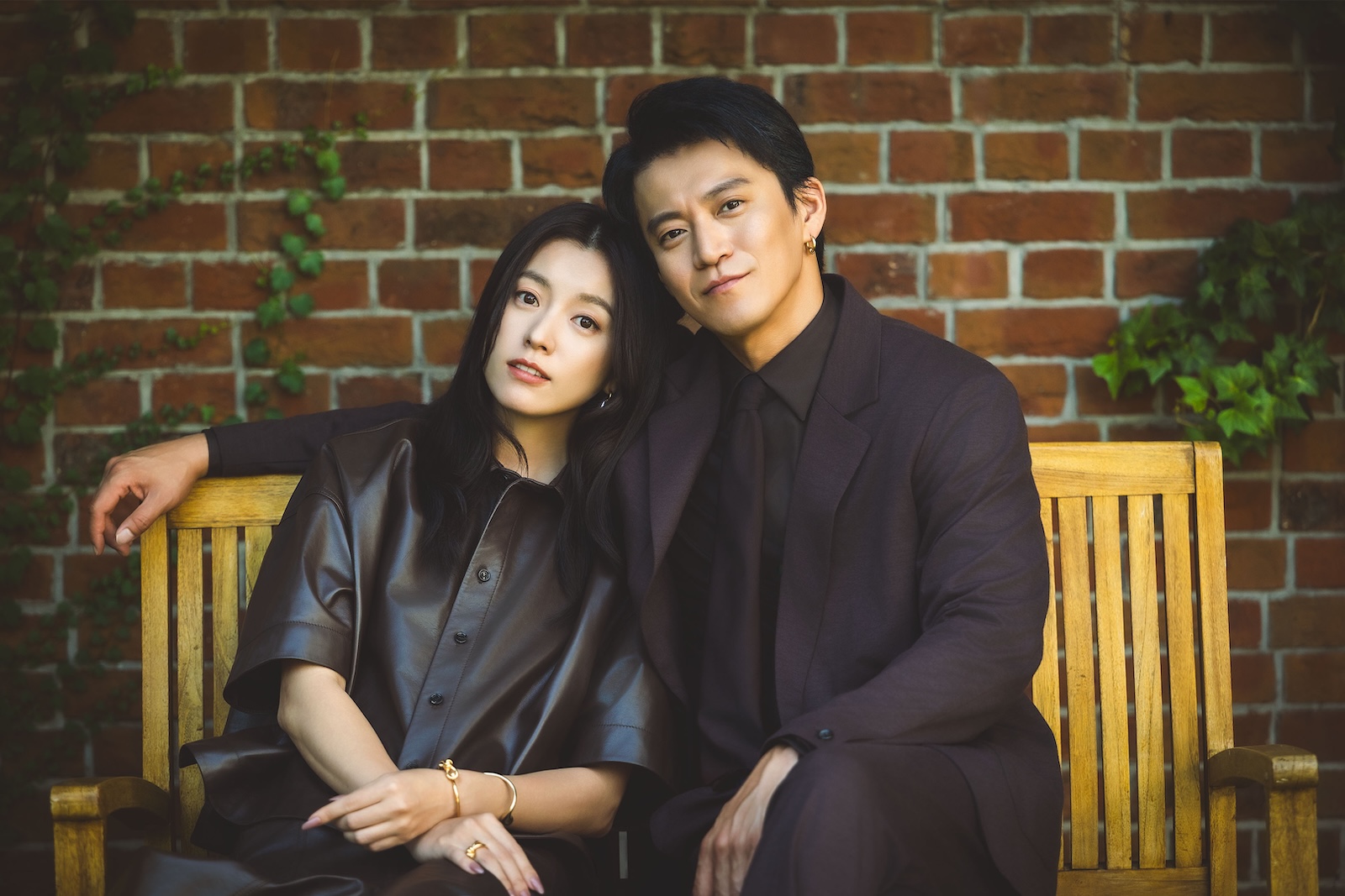 Netflixシリーズ『匿名の恋人たち』に出演する小栗旬×ハン・ヒョジュ