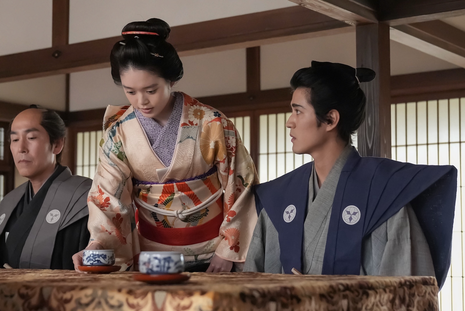 連続テレビ小説『ばけばけ』に出演する髙石あかり、寛一郎