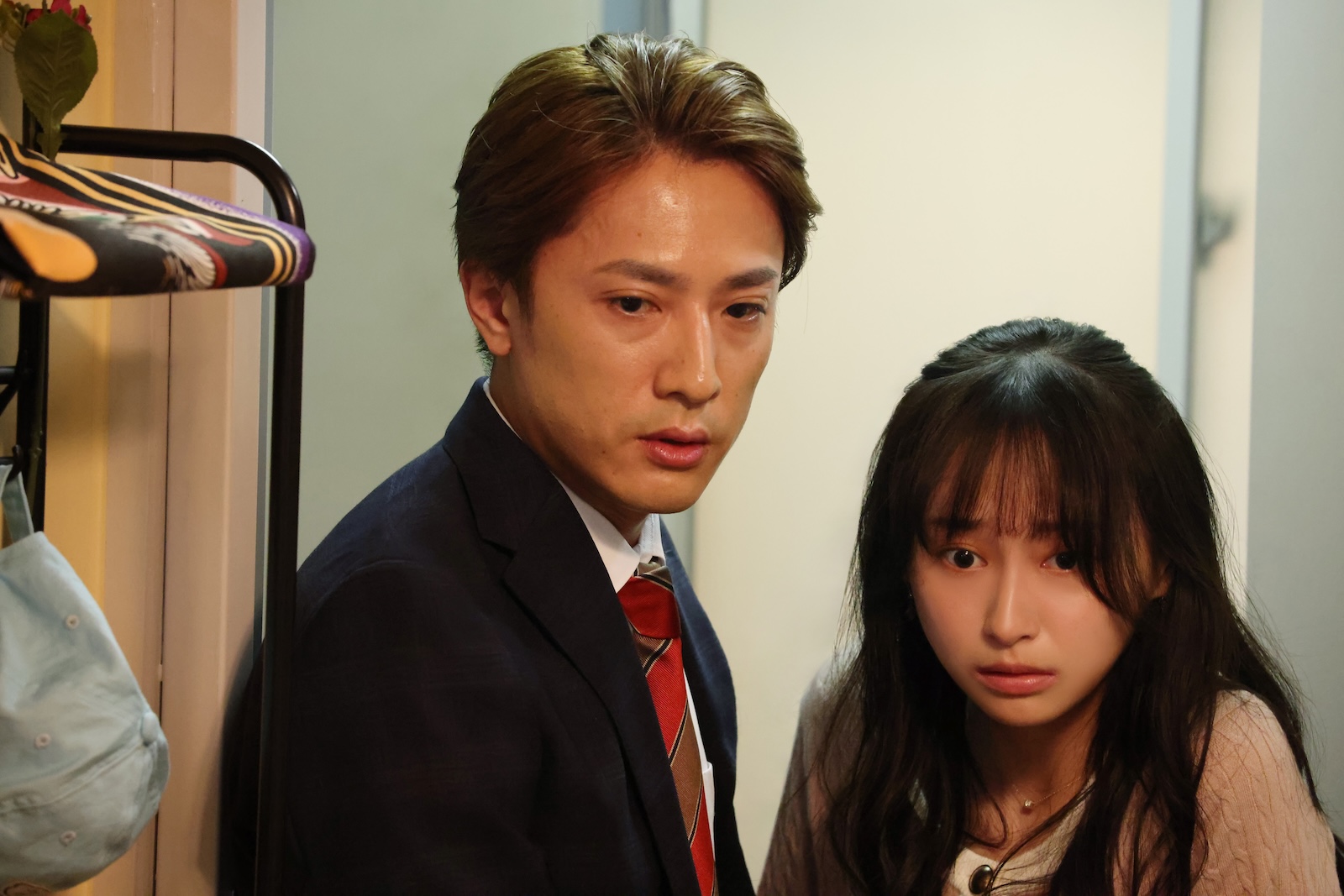 新水曜ドラマ『ESCAPE それは誘拐のはずだった』に出演する内博貴、影山優佳