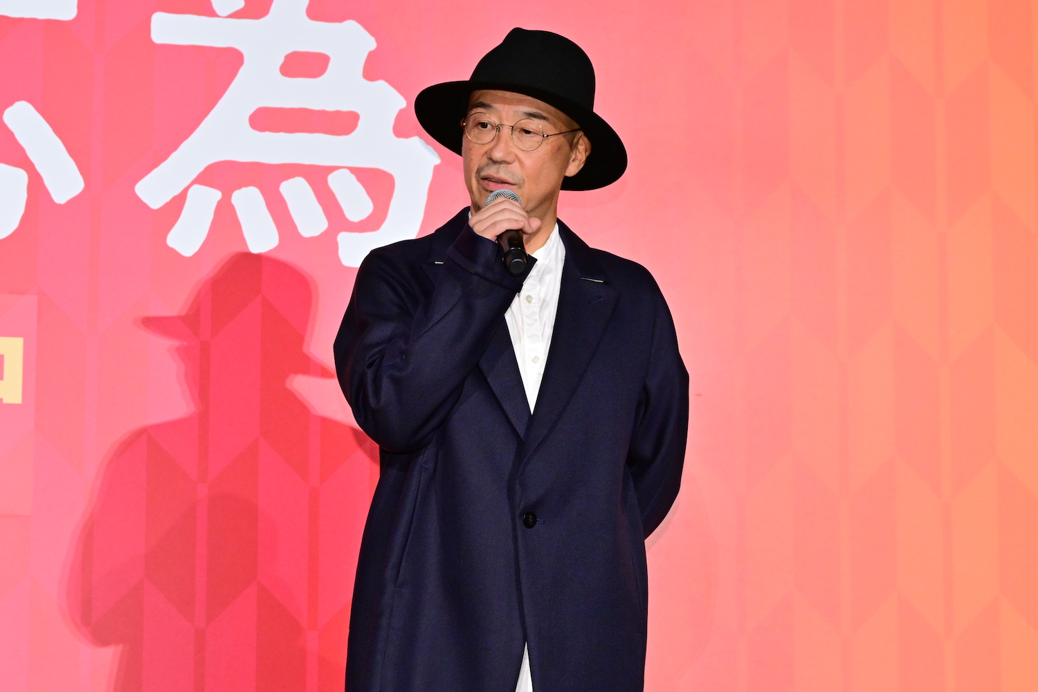 映画『おーい、応為』の公開御礼舞台挨拶に登壇した大森立嗣監督