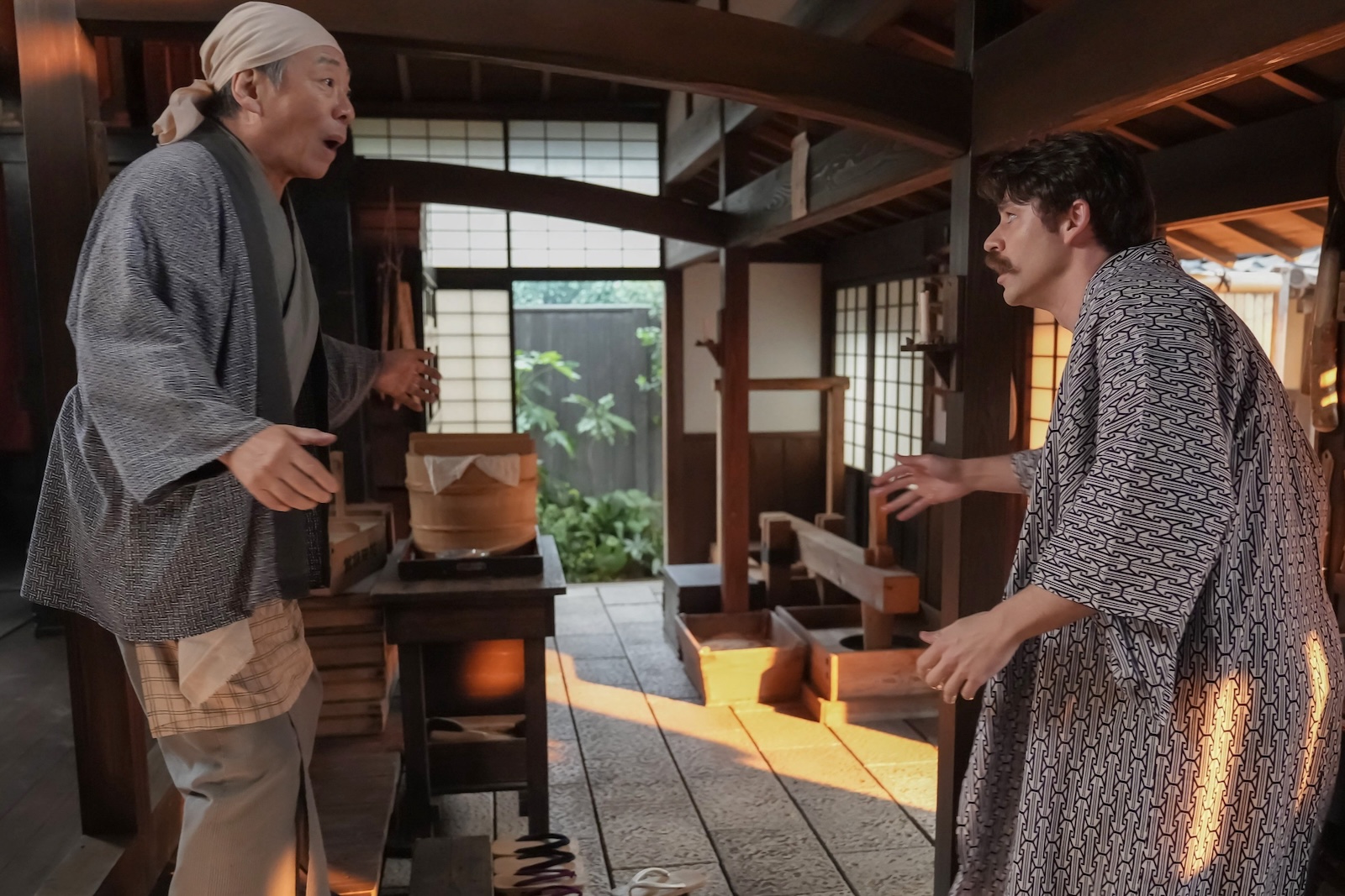 連続テレビ小説『ばけばけ』に出演している生瀬勝久、トミー・バストウ