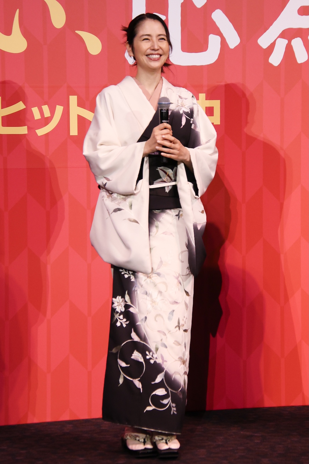 映画『おーい、応為』の初日舞台挨拶に登壇した長澤まさみ