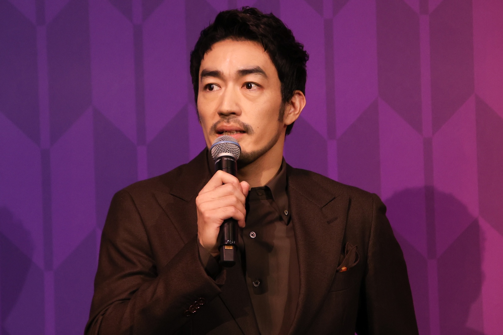 映画『おーい、応為』の初日舞台挨拶に登壇した大谷亮平