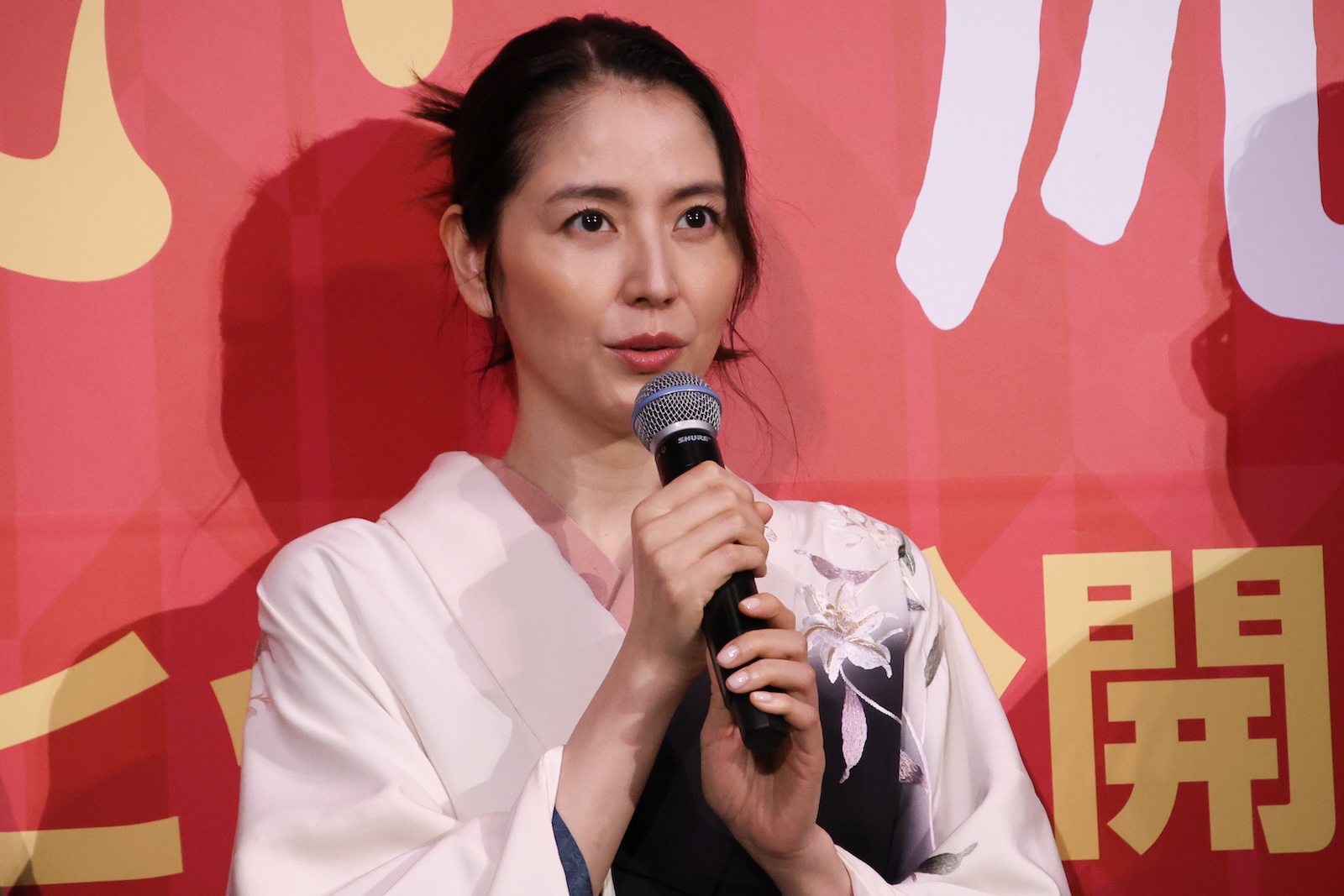 映画『おーい、応為』の初日舞台挨拶に登壇した長澤まさみ