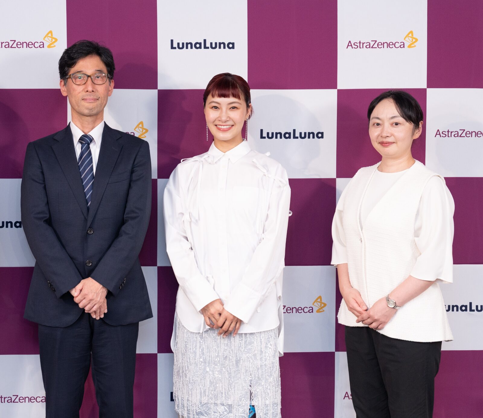写真右から、大島 乃里子先生、村上 佳菜子、アストラゼネカ株式会社 北川洋