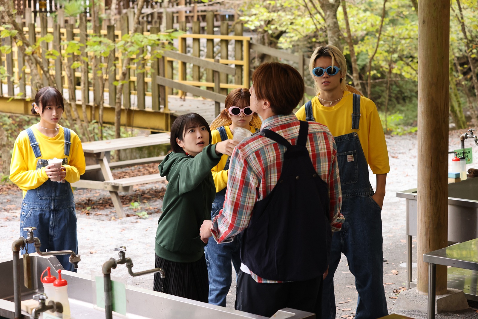 佐野勇斗らの写真