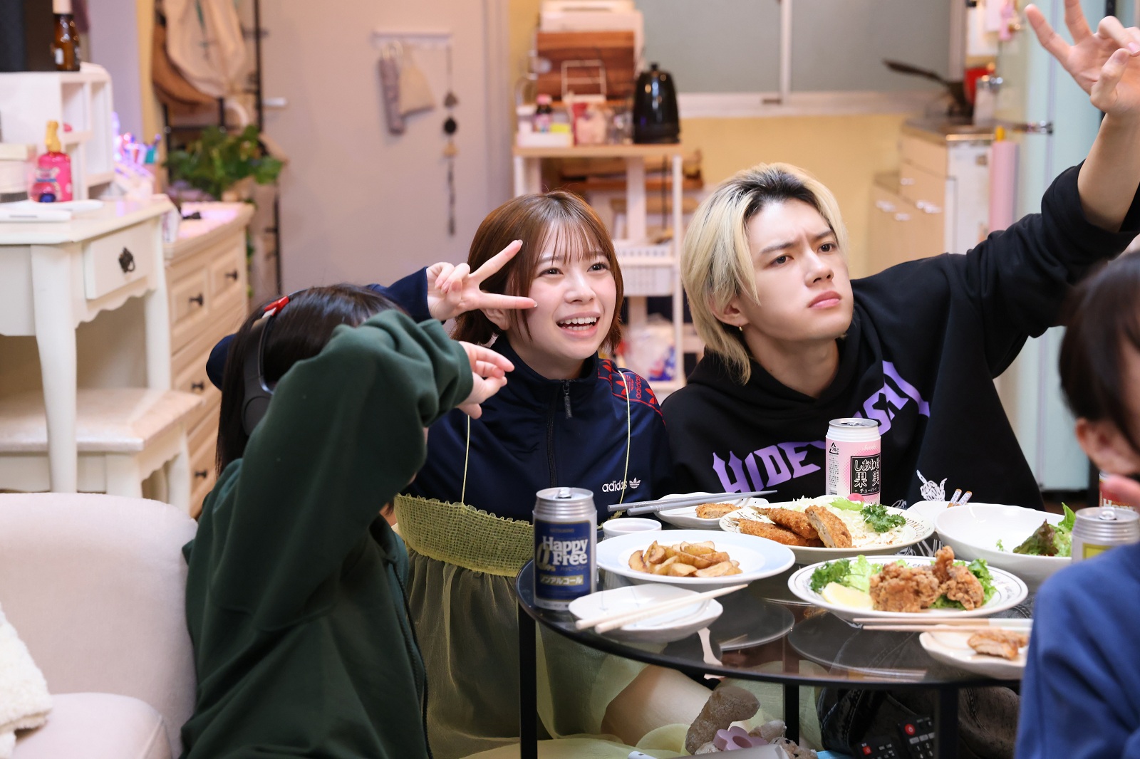 佐野勇斗らの写真