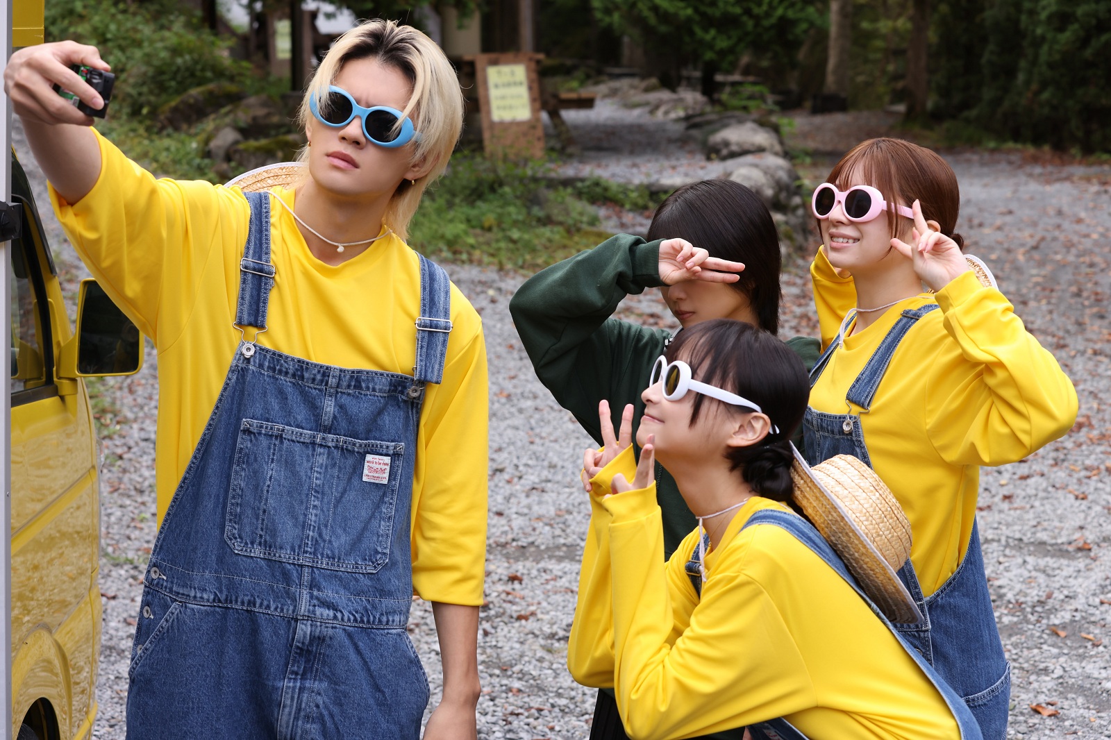 佐野勇斗らの写真