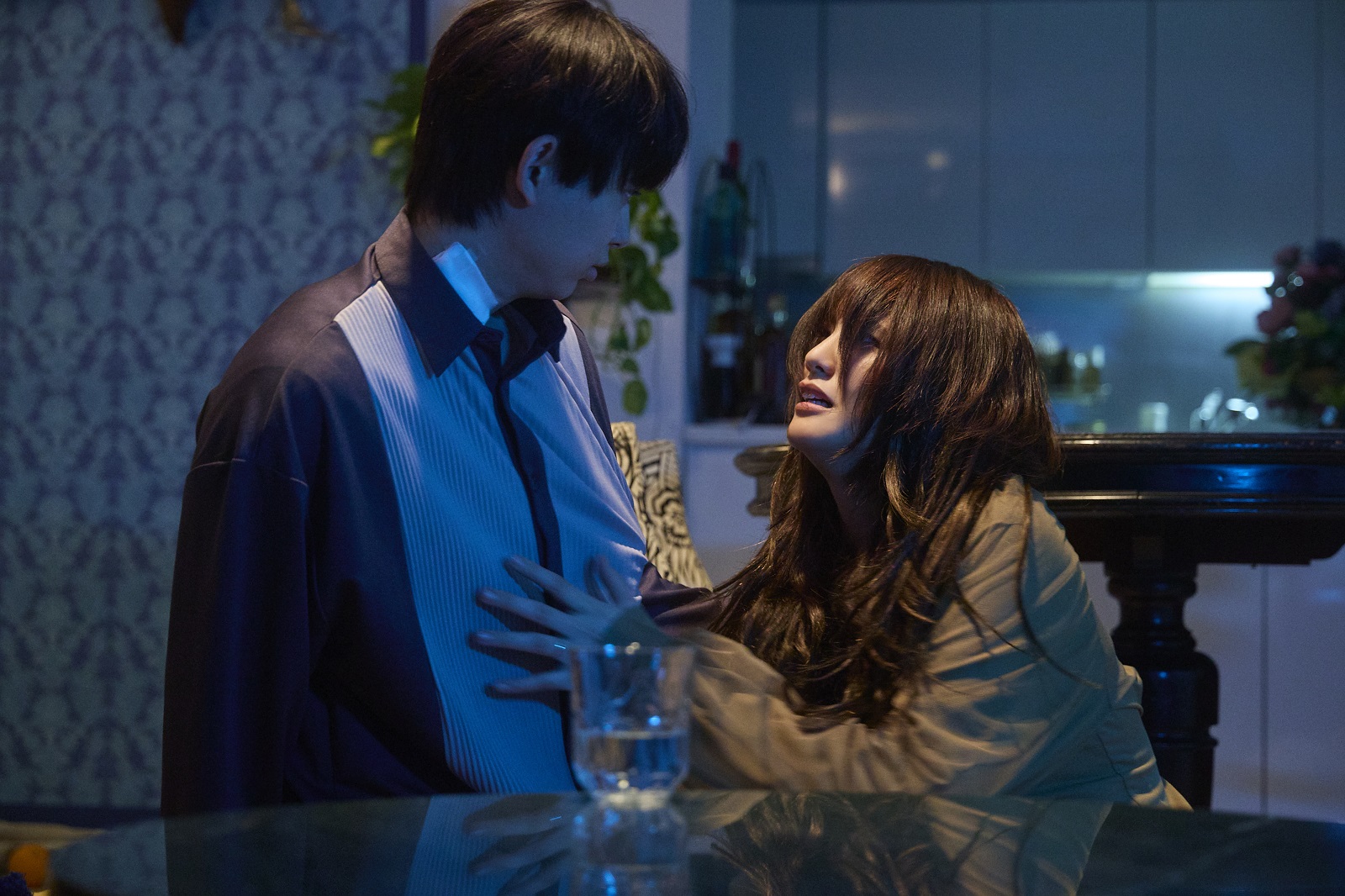 井桁弘恵、山崎紘菜の写真