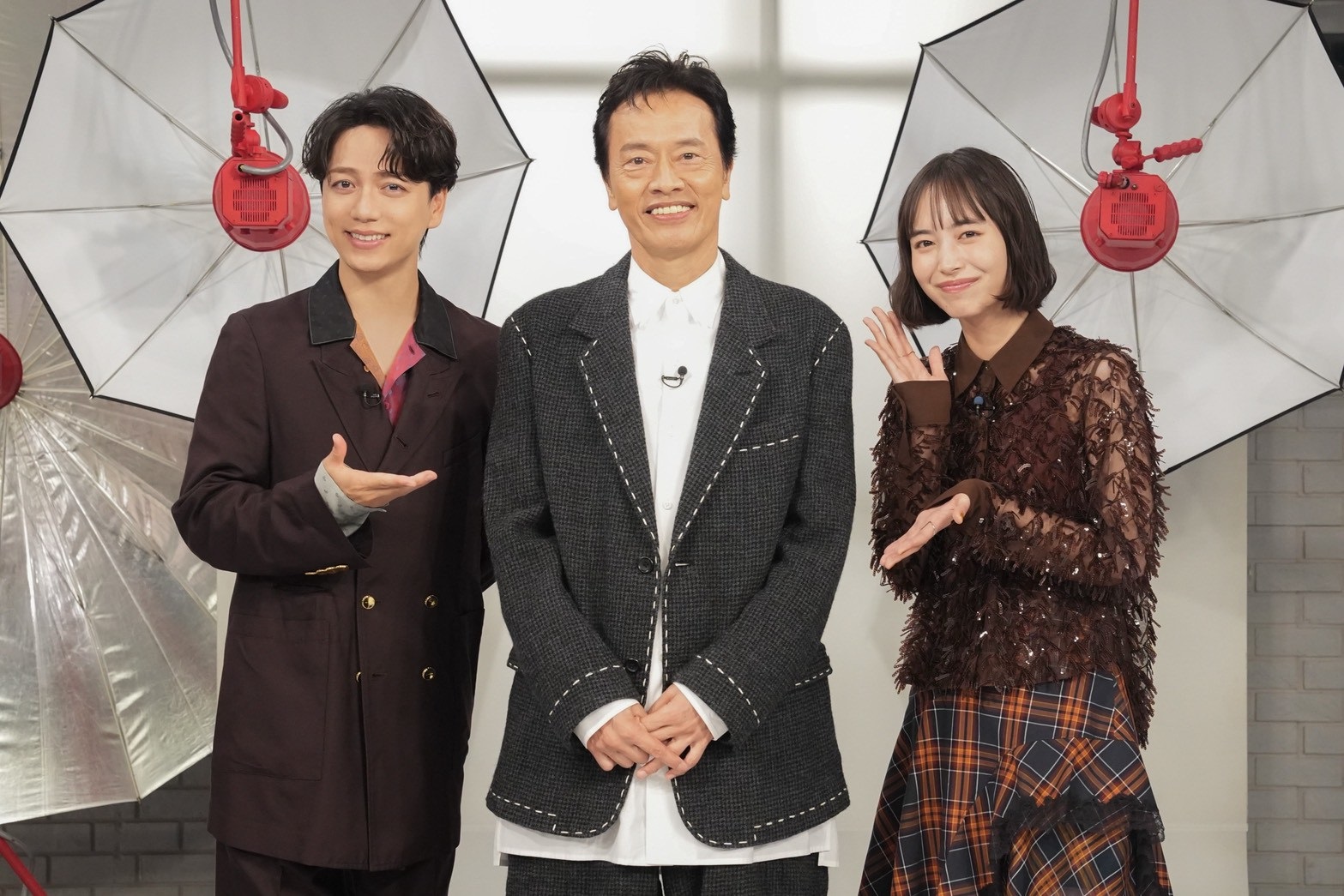 山崎育三郎と遠藤憲一と井桁弘恵の写真